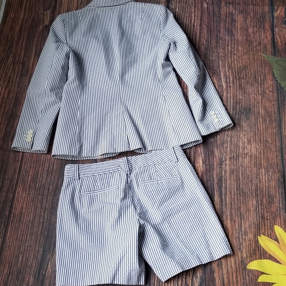 Banana Republic  Classic Fit Blazer in Preppy White Navy Stripes - Picture 9 of 15